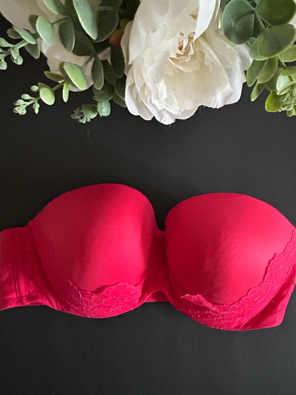 Body By Victoria Strapless Lace-Trim Bra - Red